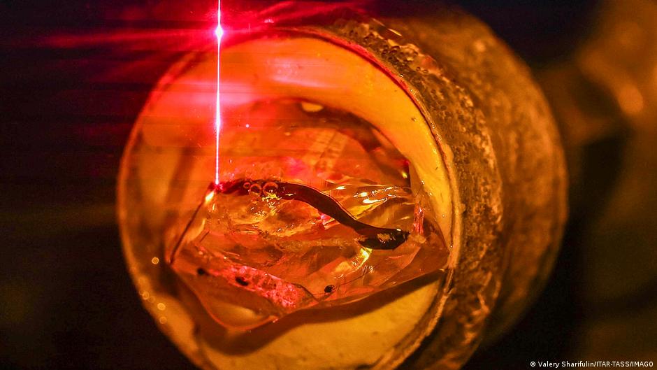Experimento extremo consigue derretir un diamante y revela una sorpresa