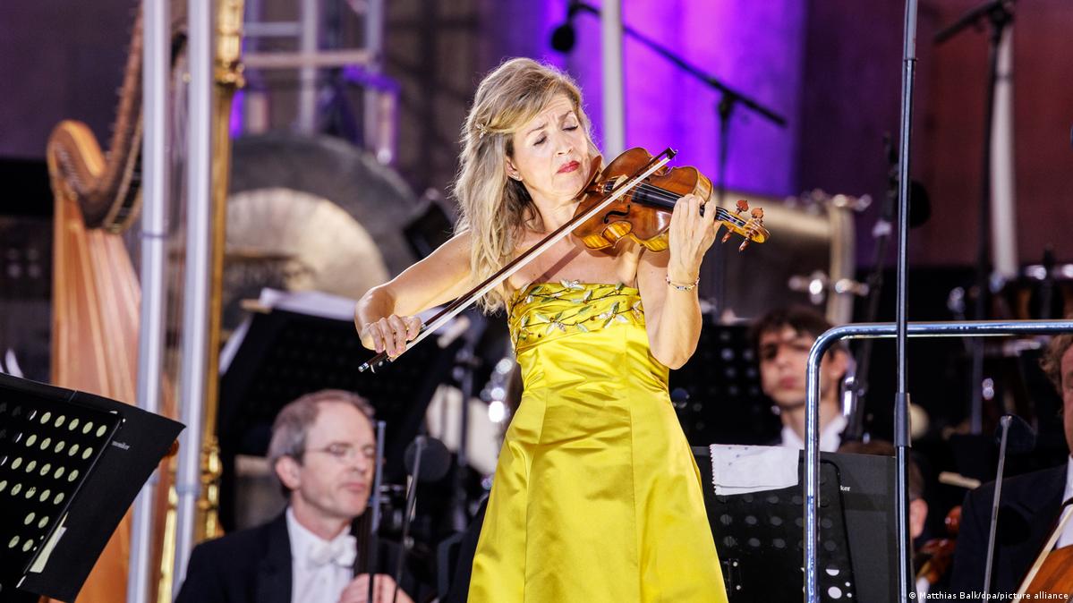 Dünyanın böyük səhnələrində: Anne-Sophie Mutter Münhen Filarmoniyası ilə ifa edir Şəkil: Matthias Balk/dpa/picture alliance