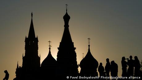 "Stinksauer" - DW-Nutzer über das Leben in Russland