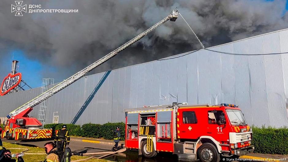 Війська РФ вдарили дроном по ТЦ у Кривому Розі: 14 загиблих, понад 120 поранених