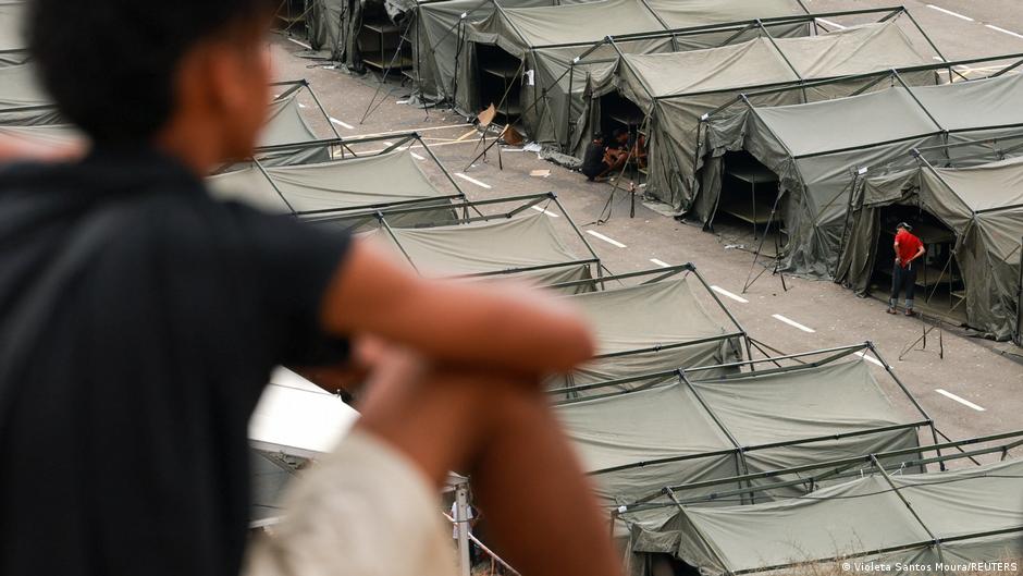 Italy extends Schengen suspension with Spain