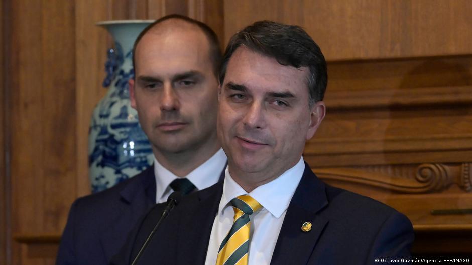 Exoneran a Flávio Bolsonaro por usar video de su padre con IA