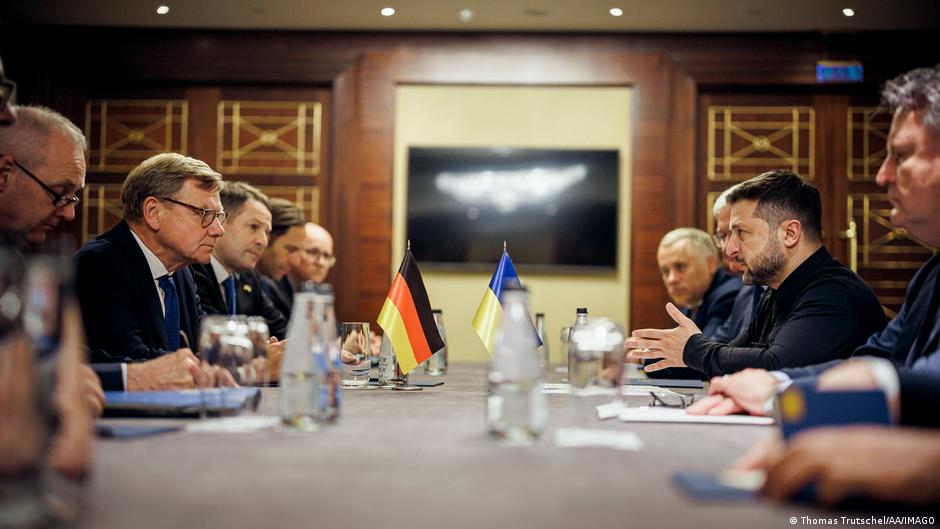 ministri-i-jashtem-gjerman-i-premton-ukraines-ndihma-te-metejshme-humanitare