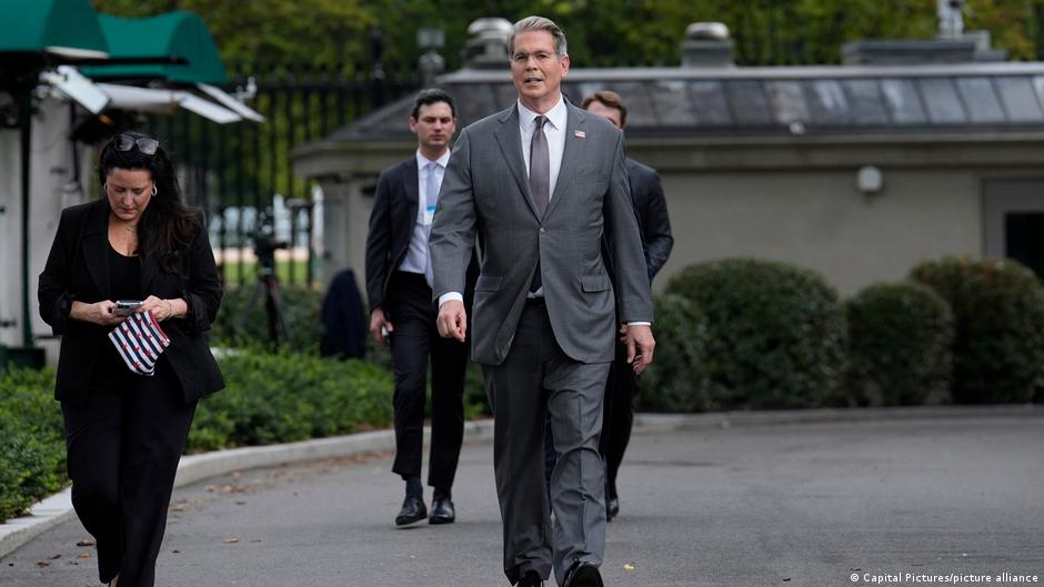 For weeks, little has changed in the conflict between the United States and Iran. Washington is now relying on draconian economic measures. President Trump needs a success because the midterm elections are approaching.