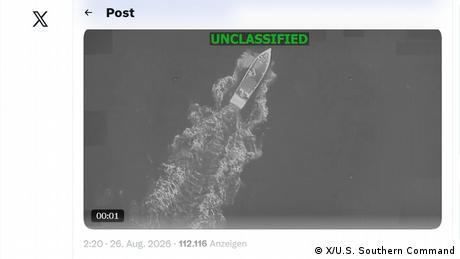 Ein Bild des US-Militärs zeigt ein mutmaßliches Drogenboot vor dem Angriff Ende August