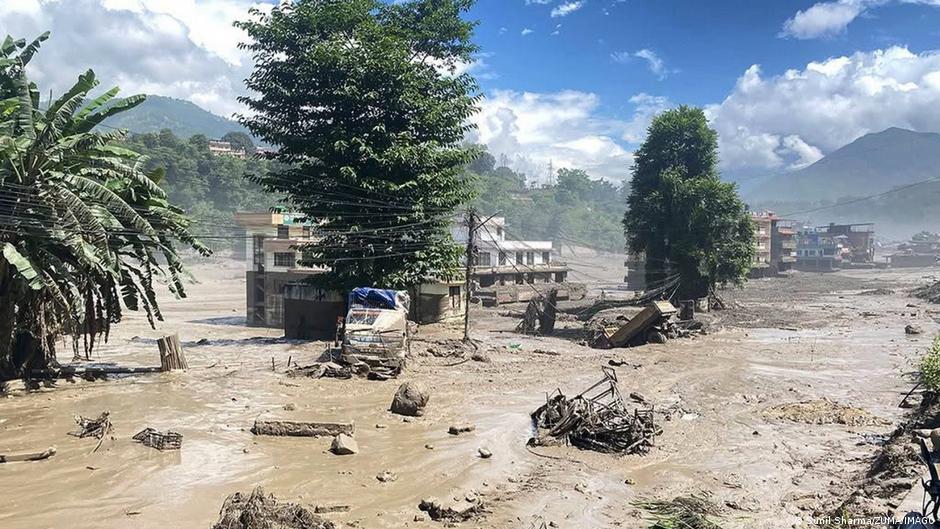 Nepal: Schwere Sturzflut reißt Dörfer weg - viele Todesopfer