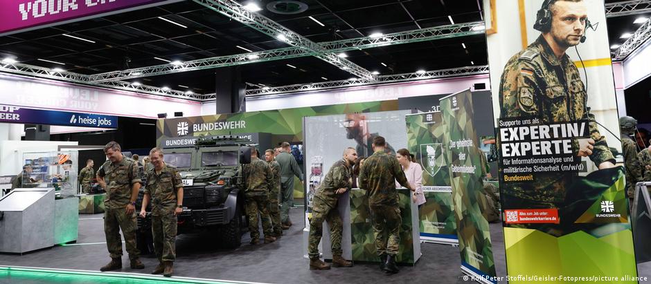 Bundeswehr se apresenta durante feira de games, em Colônia
