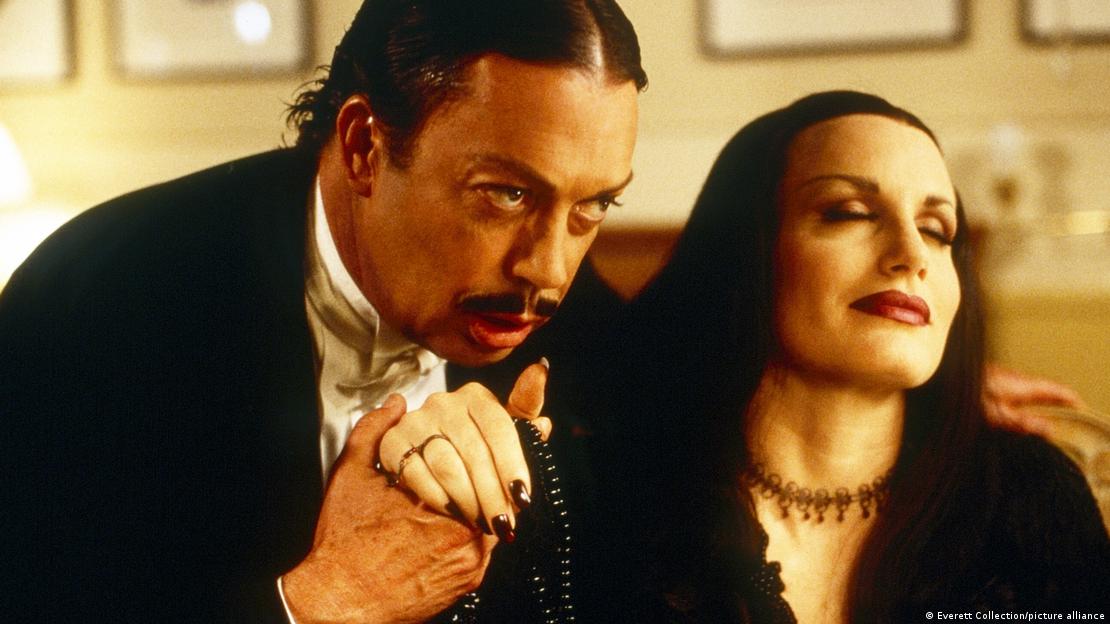 Homero Addams fue otro de los papeles interpretados por Tim Curry a lo largo de su carrera artística.