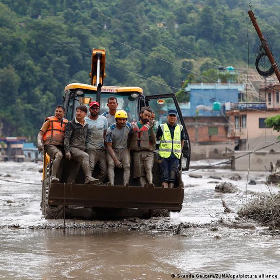 Nepal floods: More than 160 killed, nearly 1,400 missing