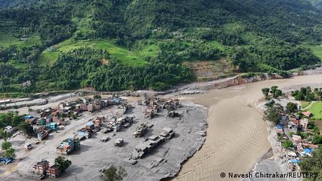 "Wir haben keine Verbindung nach Kathmandu"