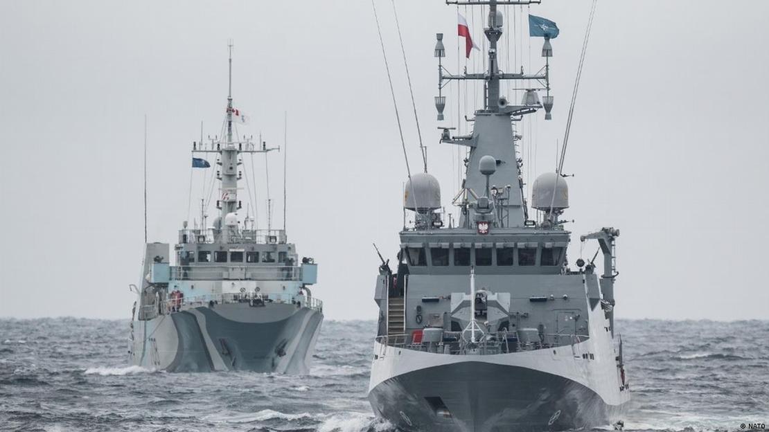 İzlanda'nın Keflavik kentinde NATO'nun Northern Viking 26 tatbikatına katılan iki savaş gemisi