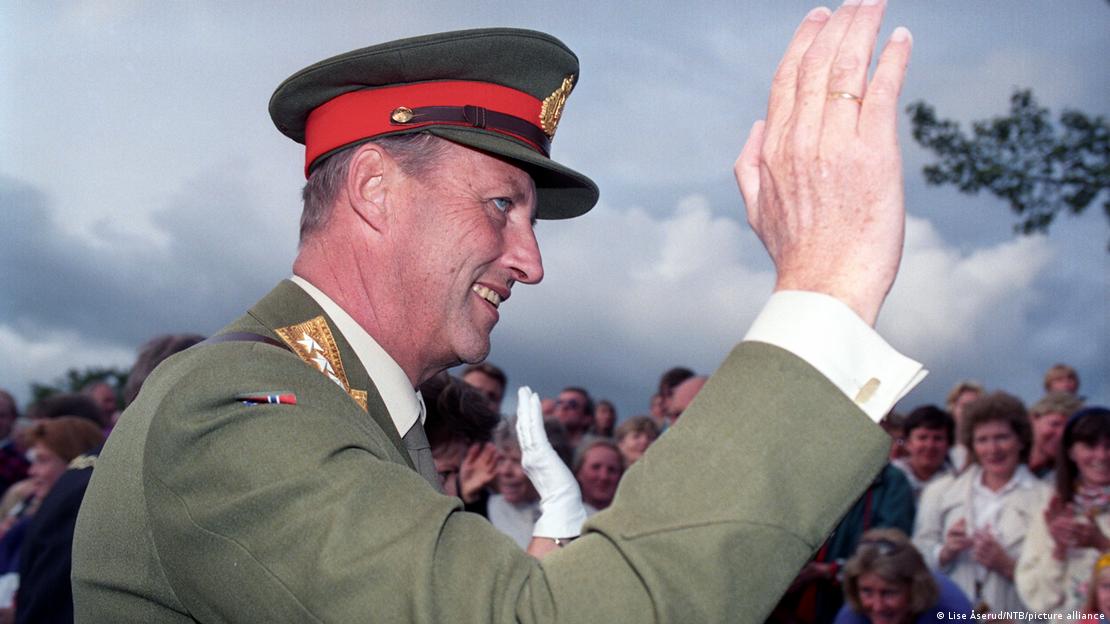 King Harald waves