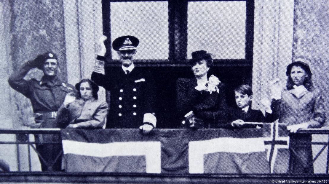 Família real norueguesa em foto de 1945