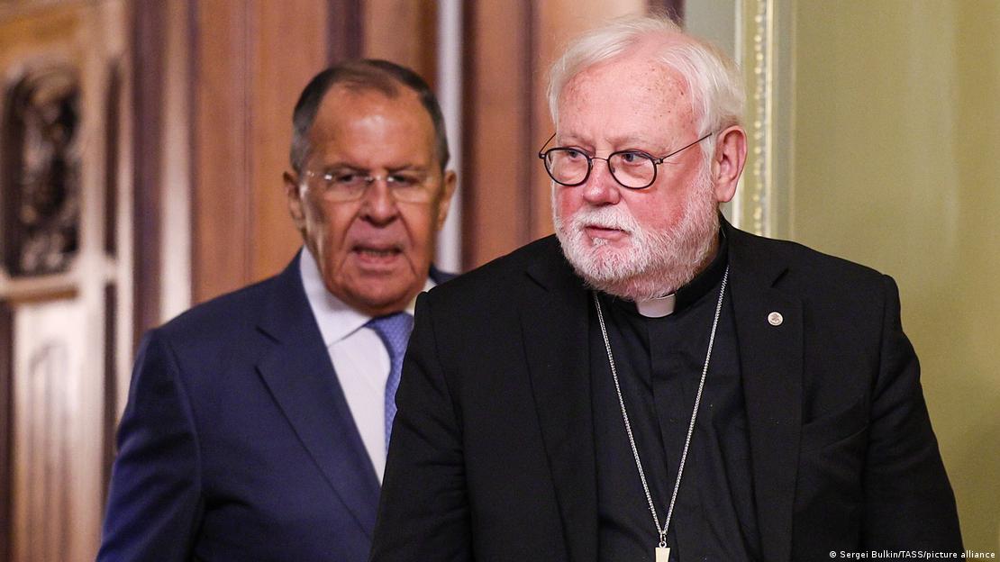 Глава МИД России Сергей Лавров и глава дипломатии Ватикана епископ Пол Ричард Галлахер