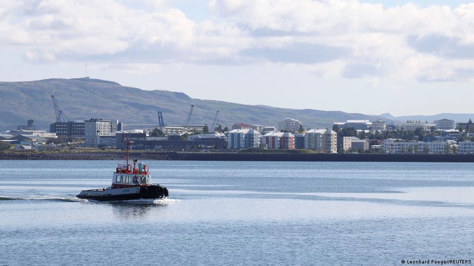 Iceland holds knife-edge referendum on EU membership talks