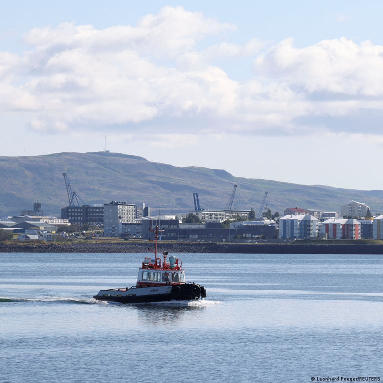 Thumbnail for Iceland holds knife-edge referendum on EU membership talks