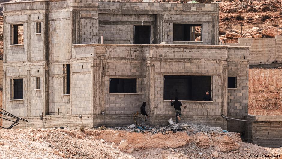Israeli settlers attack Palestinian homes in West Bank