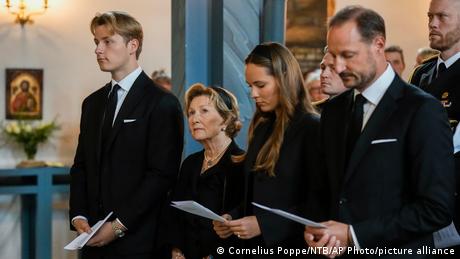 Die Königsfamilie nimmt Abschied beim Trauergottesdienst für König Harald - von links nach rechts König Haakon, Prinzessin Ingrid Alexandra, Königin Sonja und Prinz Sverre Magnus