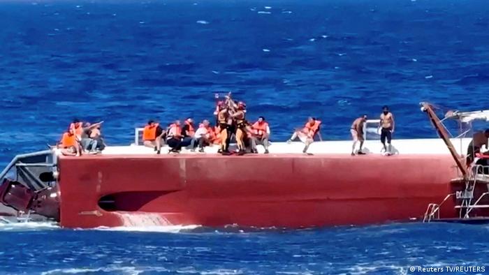 Balsa com mais de 260 a bordo afunda na costa de Chipre