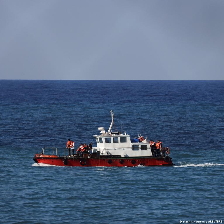 Girne açıklarında zamanla yarış: 15 kişi aranıyor