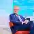 Friedrich Merz sitzt in einem roten Sessel und blickt freundlich in die Kamera, im Hintergrund sind das Logo des "Sommerinterviews" und die Skyline der Hauptstadt zu sehen.