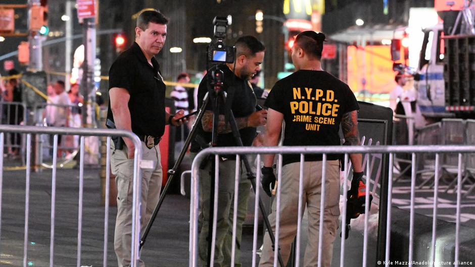 Esfaqueamento na Times Square em Nova York deixa um morto e agressor morto