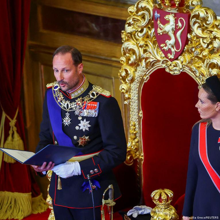 Norveç'in yeni Kralı Haakon için yemin töreni yapıldı