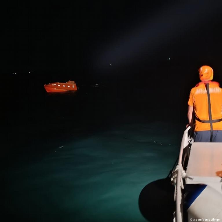 Silivri'de batan geminin enkazı bulundu