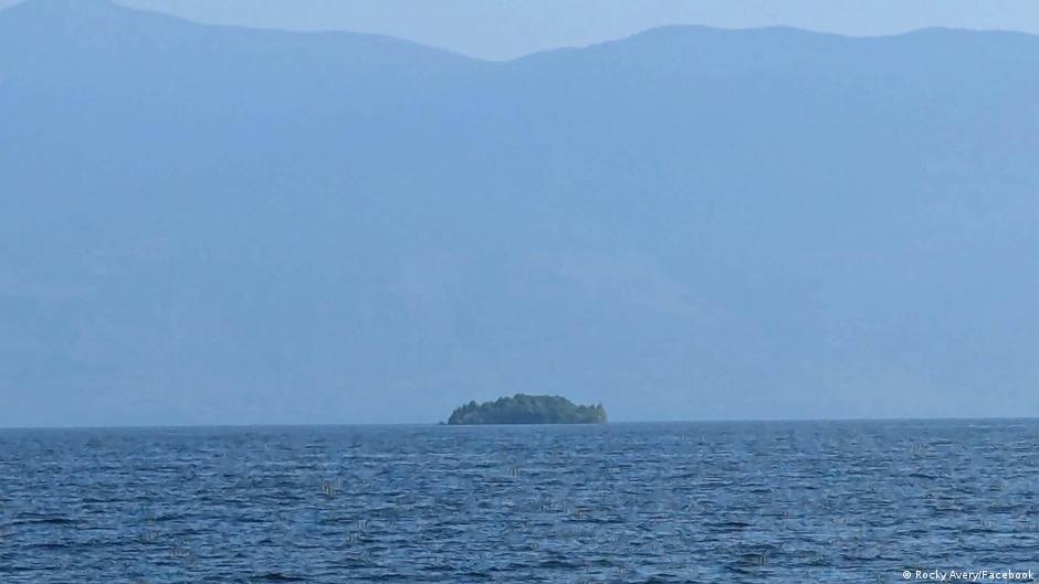 Surge una isla "fantasma" en un lago canadiense y se esfuma poco después