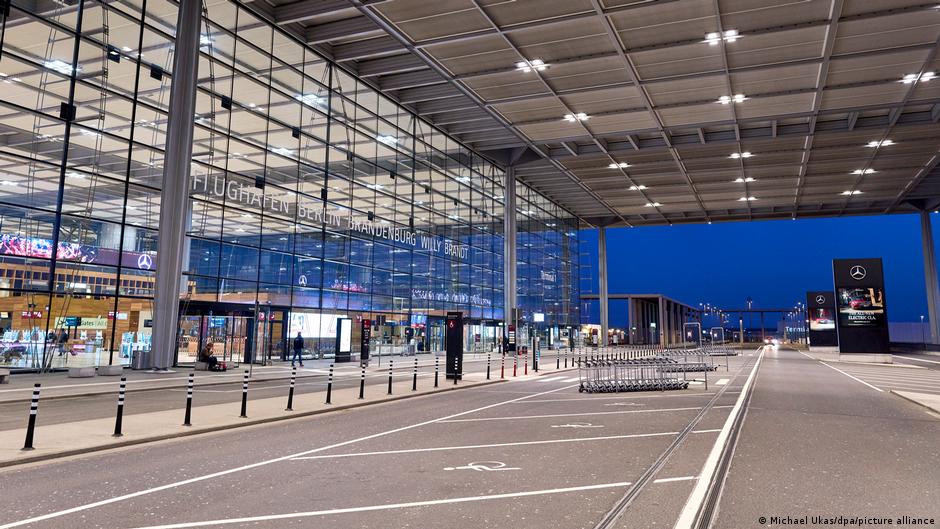Berlin Airport briefly suspends flights over drone sighting