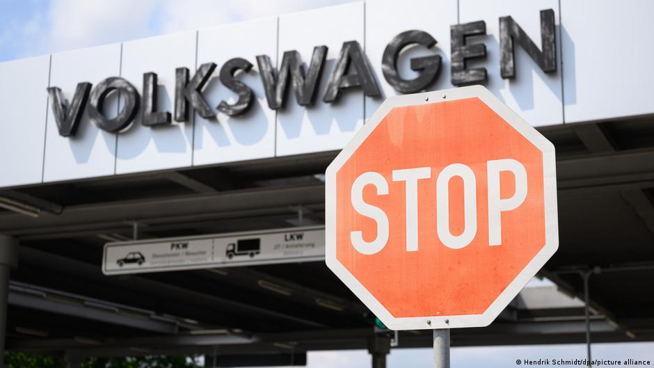 Η Volkswagen θα περικόψει 100.000 θέσεις εργασίας μέχρι το τέλος της δεκαετίας