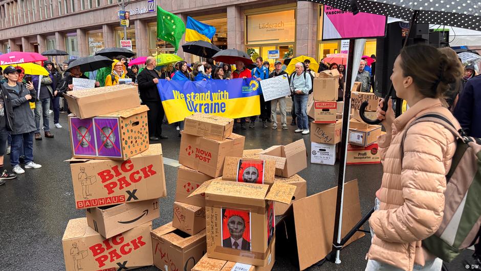 У Берліні пройшли мітинги за та проти закриття "Російського дому"
