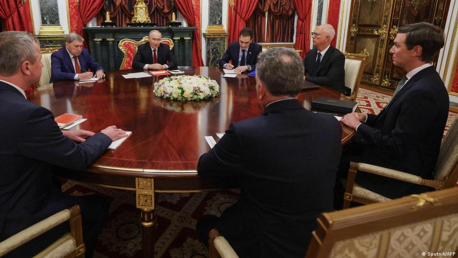 Путин принял в Кремле cпецпосланников Трампа
