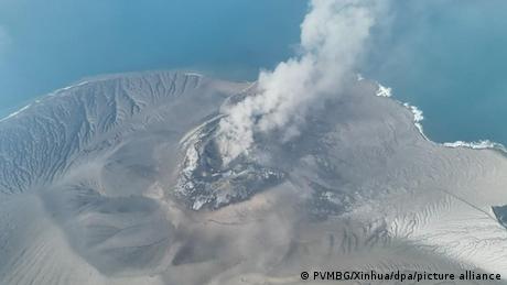 Weiter aktiv: der Vulkan Anak Krakatau am Sonntag