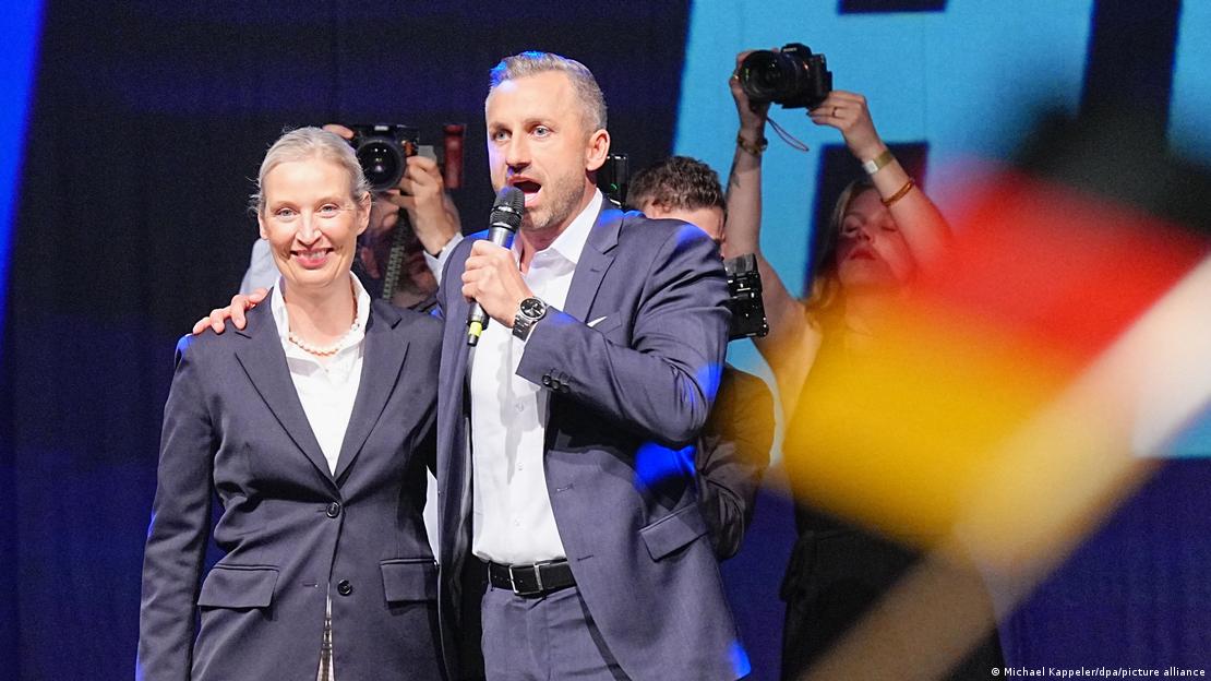 Aşırı sağcı Almanya İçin Alternatif (AfD) Saksonya-Anhalt adayı Ulrich Siegmund ve partinin federal düzeydeki eş başkanı Alice Weidel Aşırı sağcı Almanya İçin Alternatif (AfD) Saksonya-Anhalt adayı Ulrich Siegmund ve partinin federal düzeydeki eş başkanı Alice Weidel