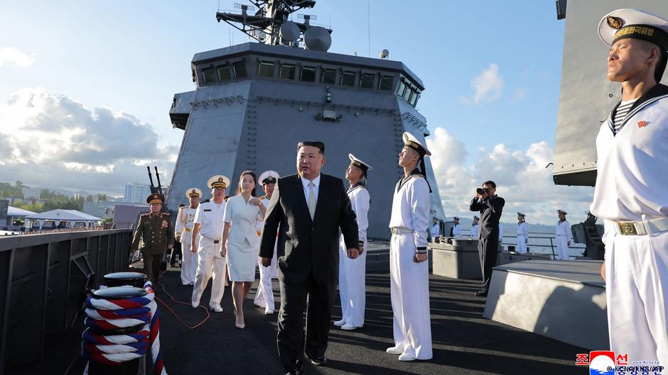Kim Jong-un dice que dotará a la Marina de armas nucleares