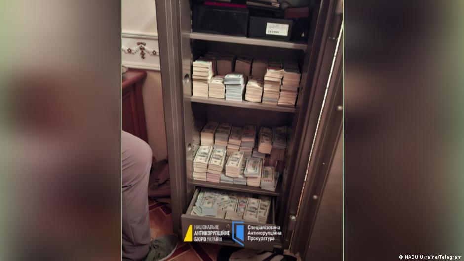 Операція "Карфаген": НАБУ пояснило походження фото сейфа з грошима