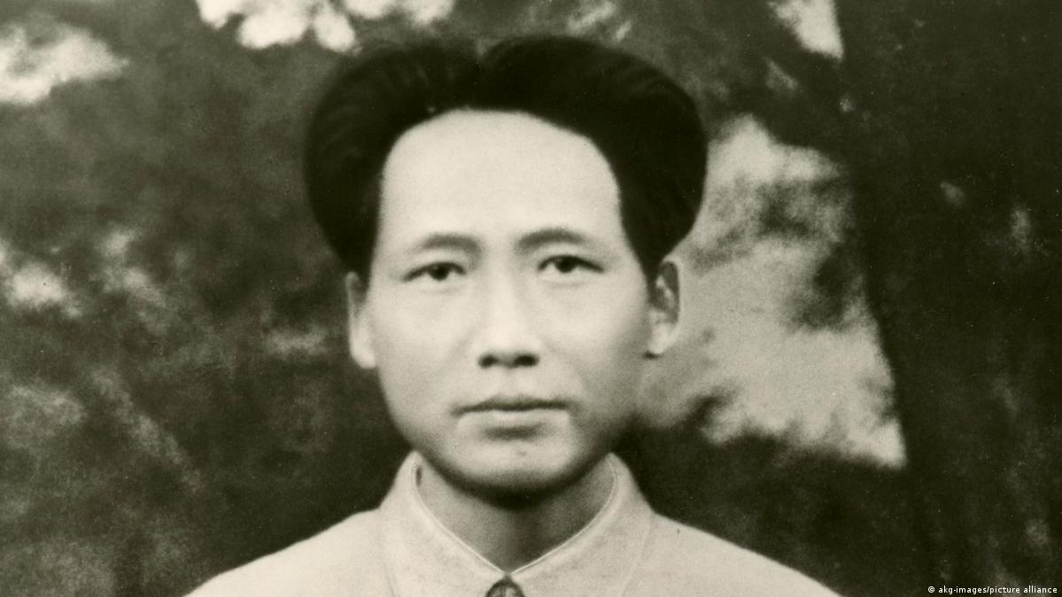 China Ruijin 1931 | Mao Zedong in der Provinz Jiangxi 里斯指出,习近平与毛泽东两人虽都具强烈的权力意志,但其人格结构却非常不同:毛泽东的权威几乎完全建立在“魅力型统治”之上