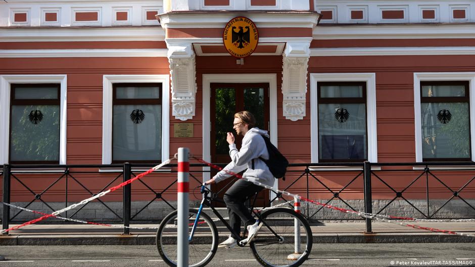 Rússia retalia Alemanha e fecha consulado em São Petesburgo