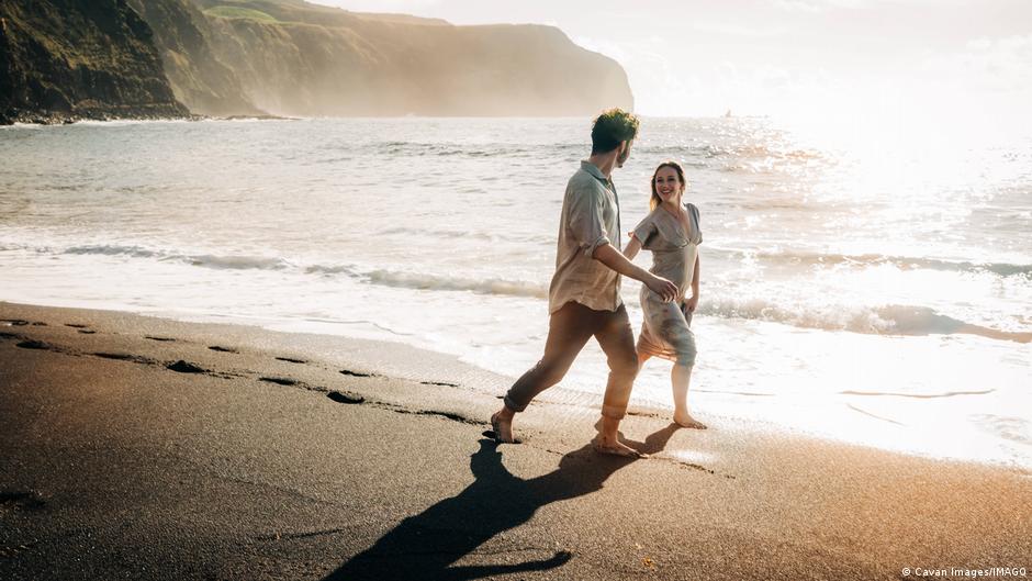 La felicidad no es solo sentirse bien: hay otro factor clave