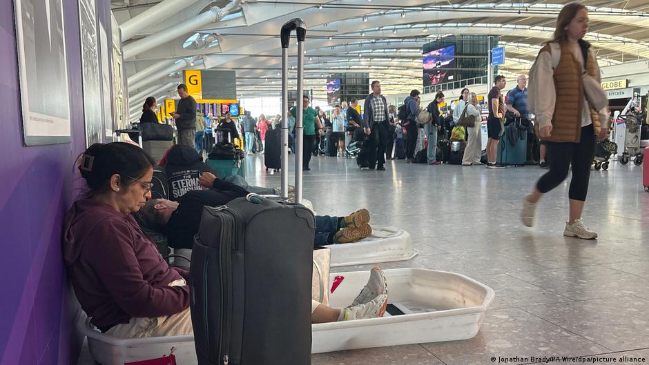 Más de 1.500 vuelos cancelados en Reino Unido tras un fallo en el sistema de control aéreo