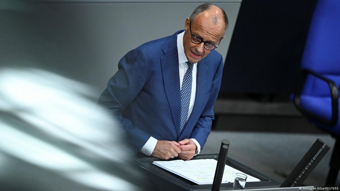 Almanya Başbakanı Friedrich Merz, Federal Meclis bütçe görüşmelerinde kürsüden konuşurken. Almanya Başbakanı Friedrich Merz, Federal Meclis bütçe görüşmelerinde kürsüden konuşurken.