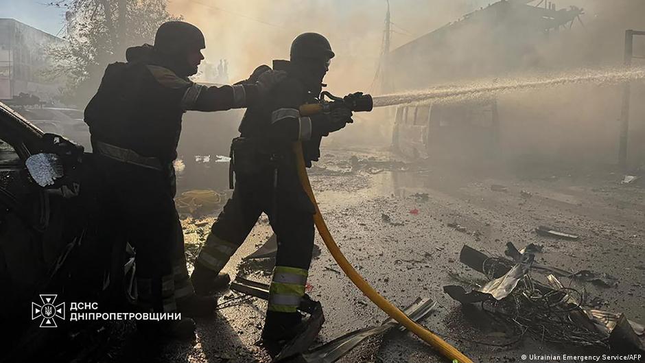 Вночі РФ била в Україні по бізнесу, гуманітарних складах та будинках