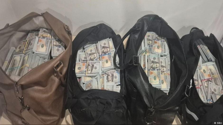 СБУ заявила про затримання адвоката з 3,8 млн доларів готівкою