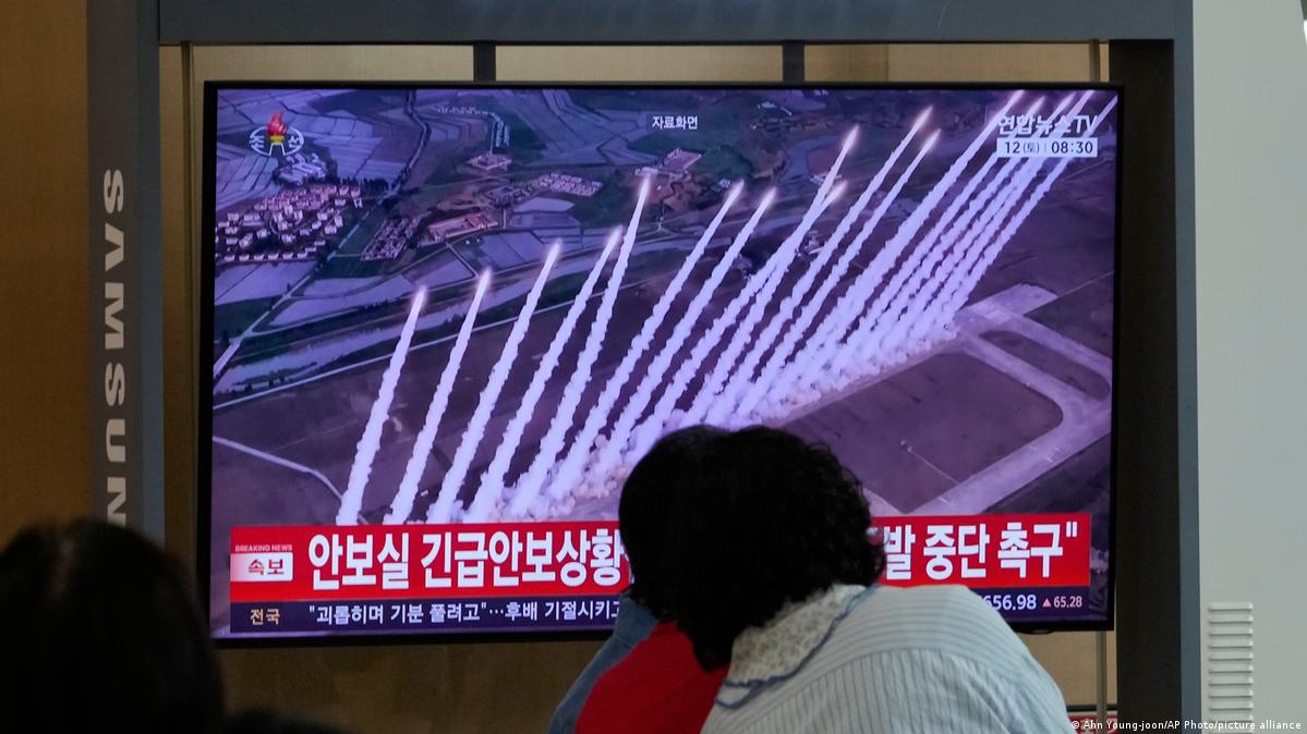 韩国电视新闻节目播出朝鲜导弹发射画面