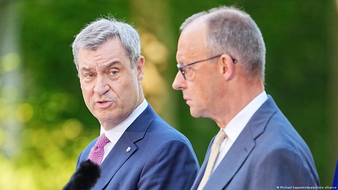 Fotoja tregon Kryeministrin e Bavarisë, Markus Söder (CSU, majtas), krah për krah me kancelarin Federal Friedrich Merz (CDU) në fillim të korrikut 2026. Fotoja tregon Kryeministrin e Bavarisë, Markus Söder (CSU, majtas), krah për krah me kancelarin Federal Friedrich Merz (CDU) në fillim të korrikut 2026.