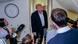 Donald Trump habla con los medios en el avión Airforce One, tras su visita a Irlanda. (13.09.2026).