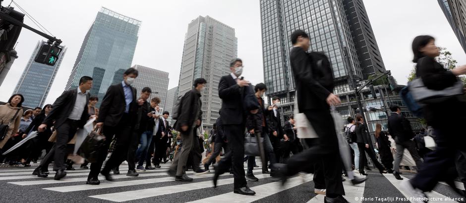 Serviços de "demissão terceirizada" ganham espaço no Japão ao permitir que funcionários deixem o emprego sem comunicar diretamente seus chefes