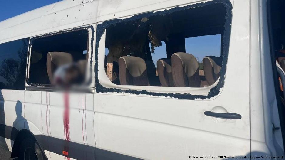 РФ вдарила дроном по автобусу на Нікопольщині: 5 загиблих