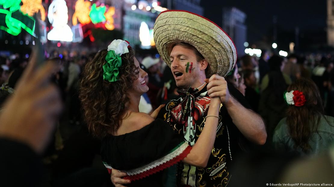 Ciudad de México 2026 | La gente baila antes de las celebraciones del Día de la Independencia